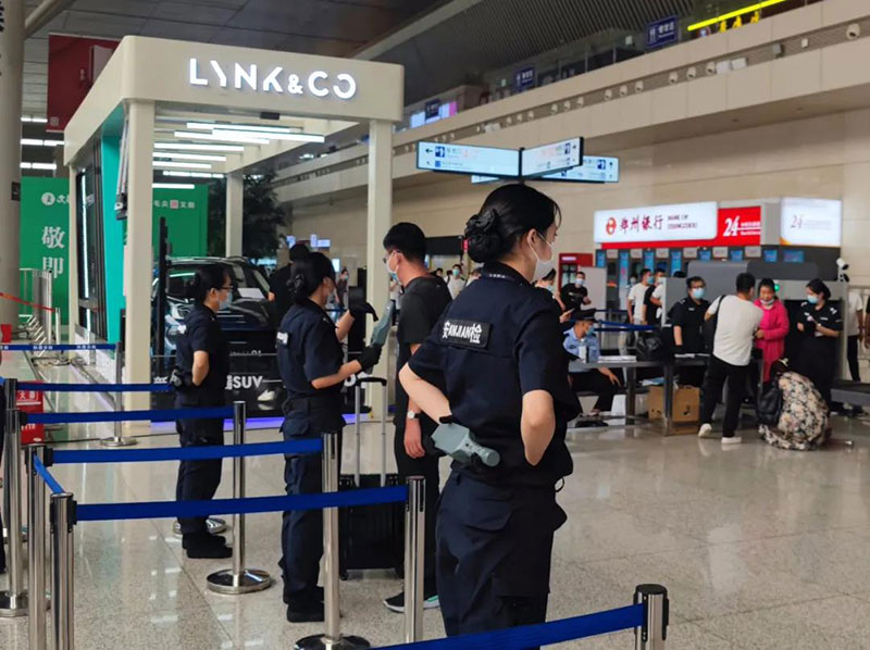 全國機場全力促進(jìn)暑期安檢設(shè)備檢查